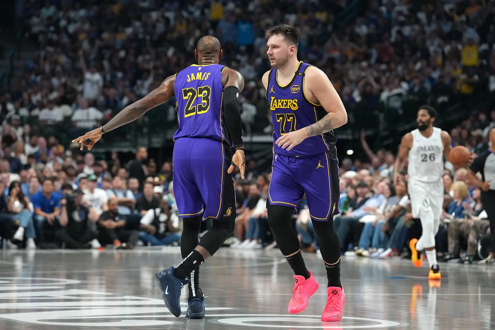 尤其和东契, 里夫斯认为, 火球星泰勒