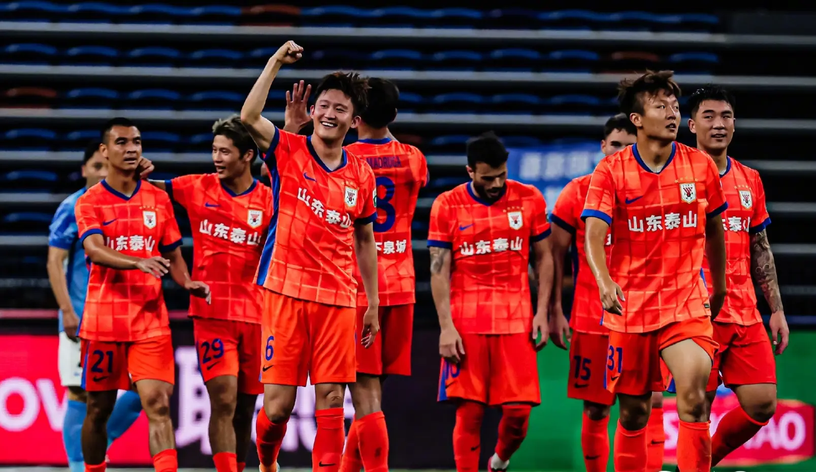 yid, 马德鲁加, 比赛中韩鹏