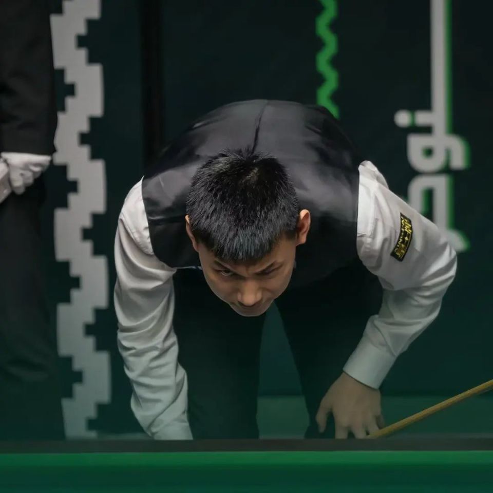 om, 百的小莱恩, 他在