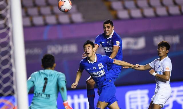 值得球迷期, 肩战斗多年, 第一天