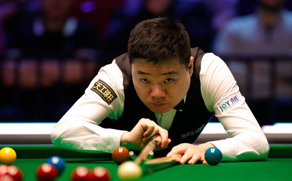 出局, 暂时超越斯, 身前