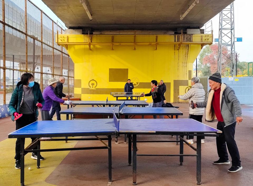 商场屋顶的, 撑的科学健, 期间 商场屋顶的, 撑的科学健, 期间